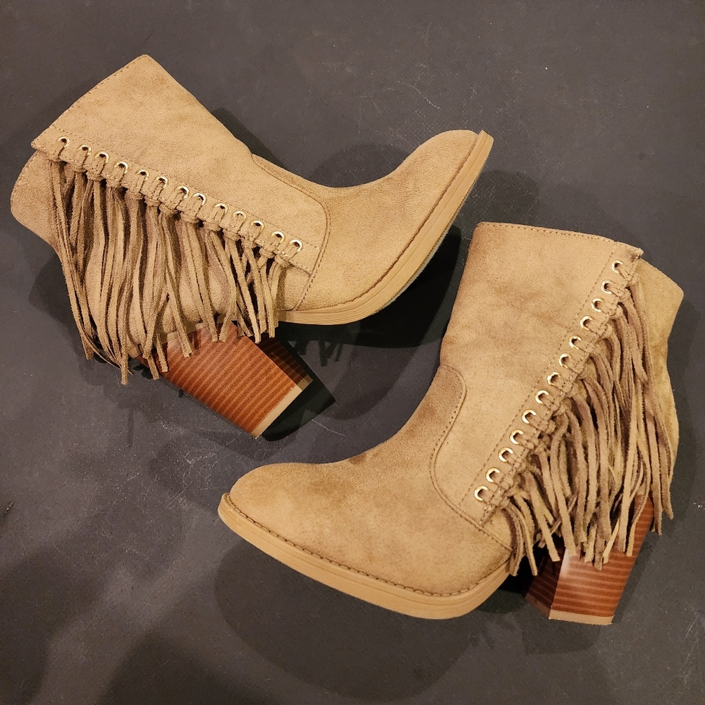 Y NOT Tan Microsuede Fringe Booties SIZE 8.5M